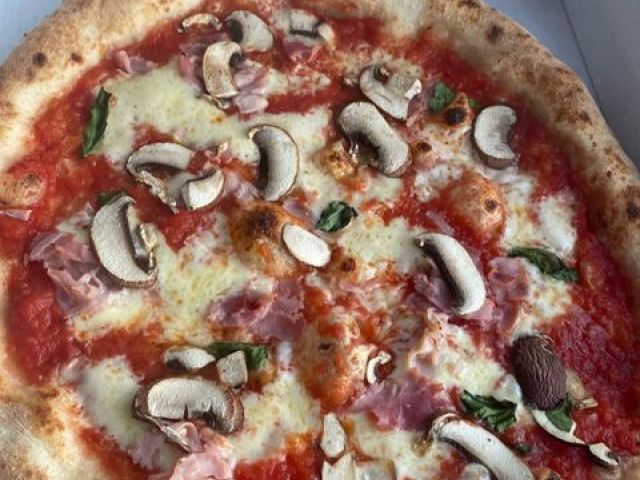 two-tozzers-pizza (11)-kireth-ai